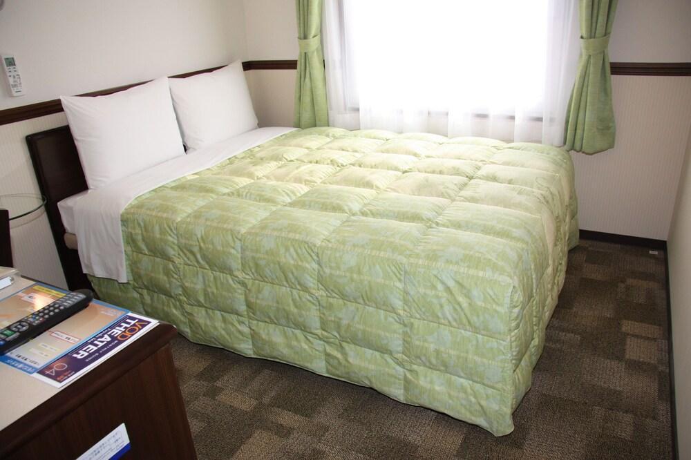 Toyoko Inn Osaka Itami Airport Тоёнака Экстерьер фото