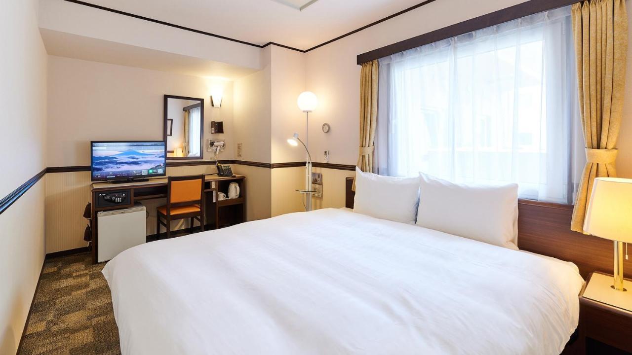 Toyoko Inn Osaka Itami Airport Тоёнака Экстерьер фото