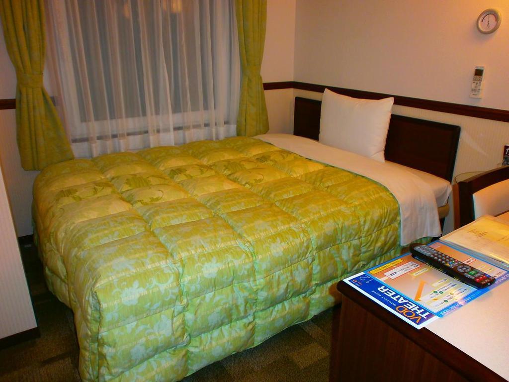 Toyoko Inn Osaka Itami Airport Тоёнака Экстерьер фото